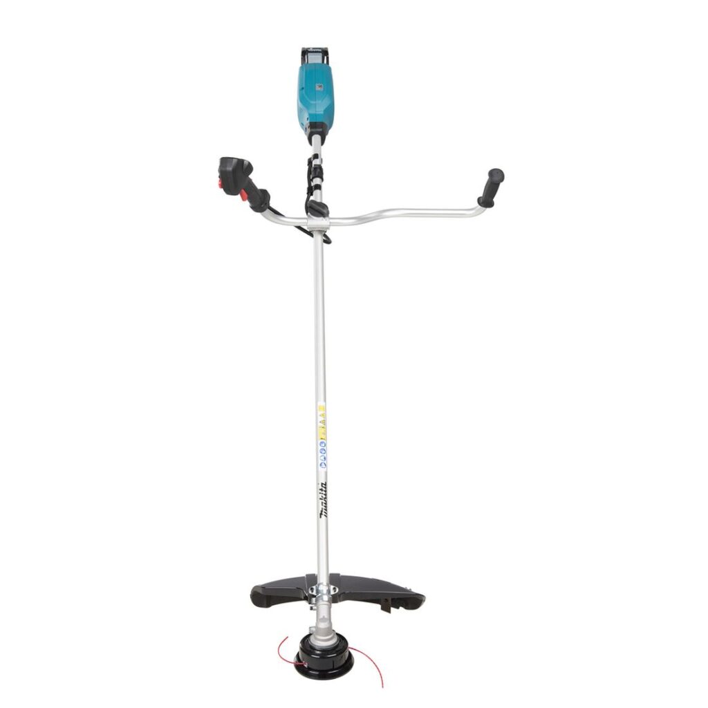 MAKITA Ruohoraivuri XGT. Kuvassa Ruohoraivuri XGT edestäpäin yläviistosta.