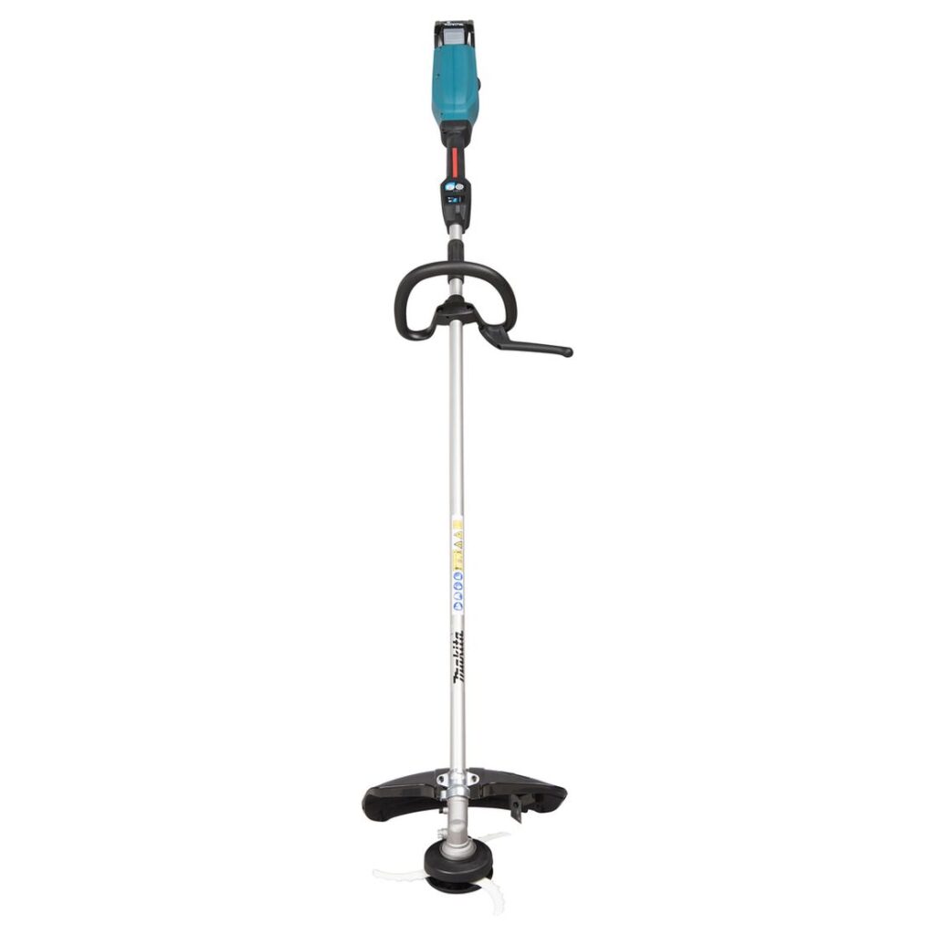 MAKITA Ruohoraivuri XGT. Kuvassa Ruohoraivuri XGT edestäpäin yläviistosta.