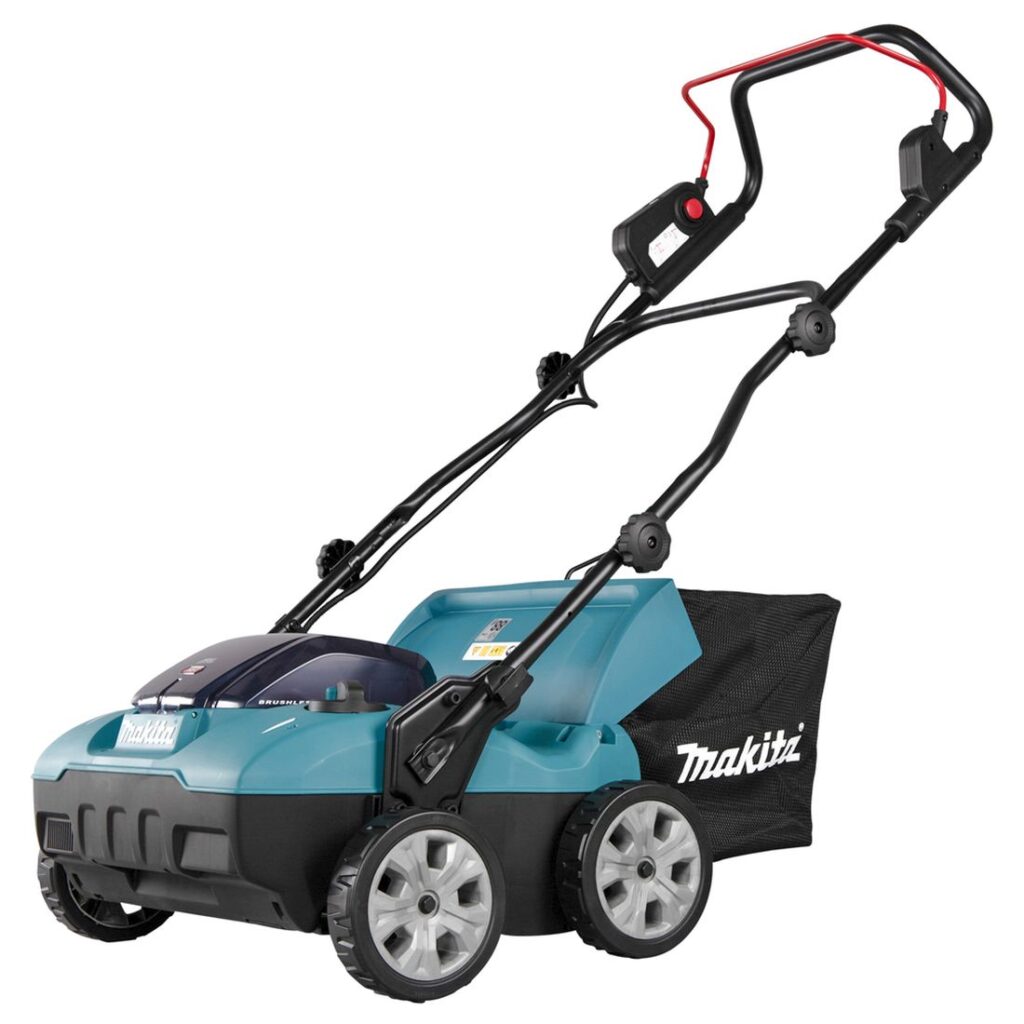 MAKITA Nurmikonilmaaja XGT. Kuvassa Nurmikonilmaaja XGT oikealta etuviistosta.