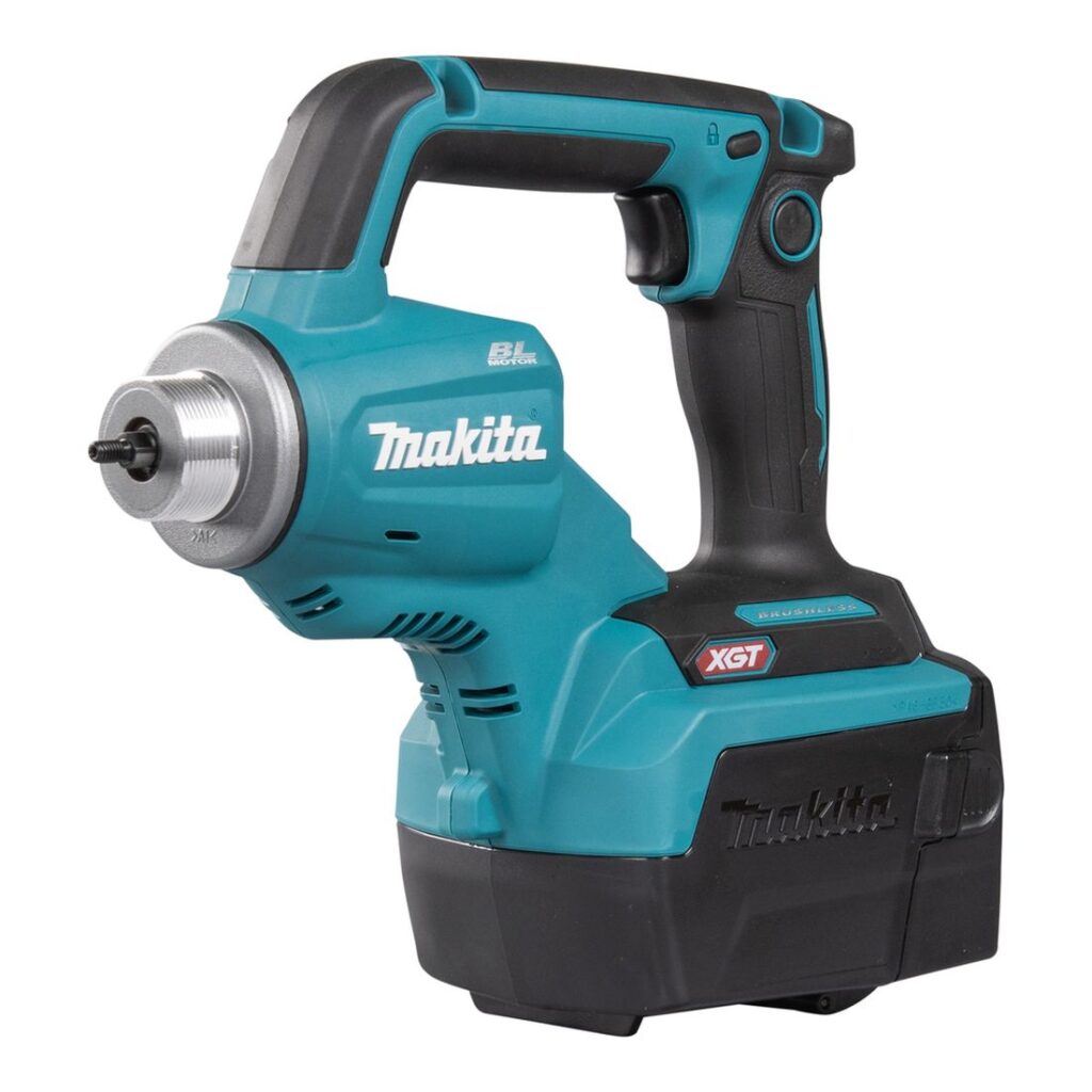 MAKITA Betonitärytin XGT 40V, 12 000 - 15 000 min⁻¹. Kuvassa Betonitärytin XGT 40V, 12 000 - 15 000 min⁻¹ oikealta etuviistosta.