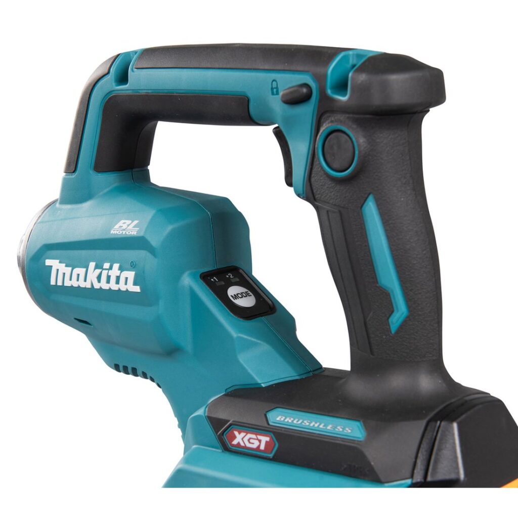 MAKITA Betonitärytin XGT 40V, 12 000 - 15 000 min⁻¹. Lähikuvassa Betonitärytin XGT 40V:n kädensija.