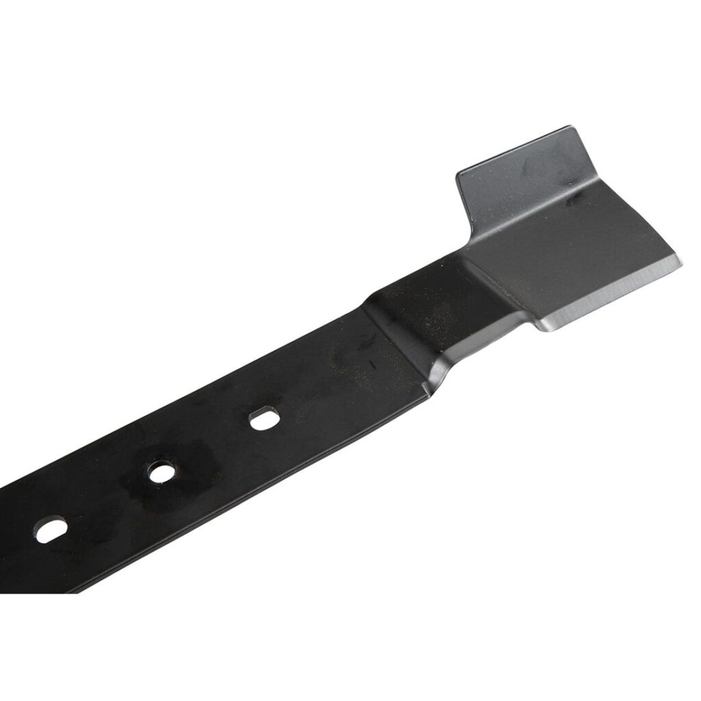 MAKITA Ruohonleikkurin terä 410 mm. Lähikuvassa Ruohonleikkurin terä 410 mm vasemmalta etuyläviistosta.