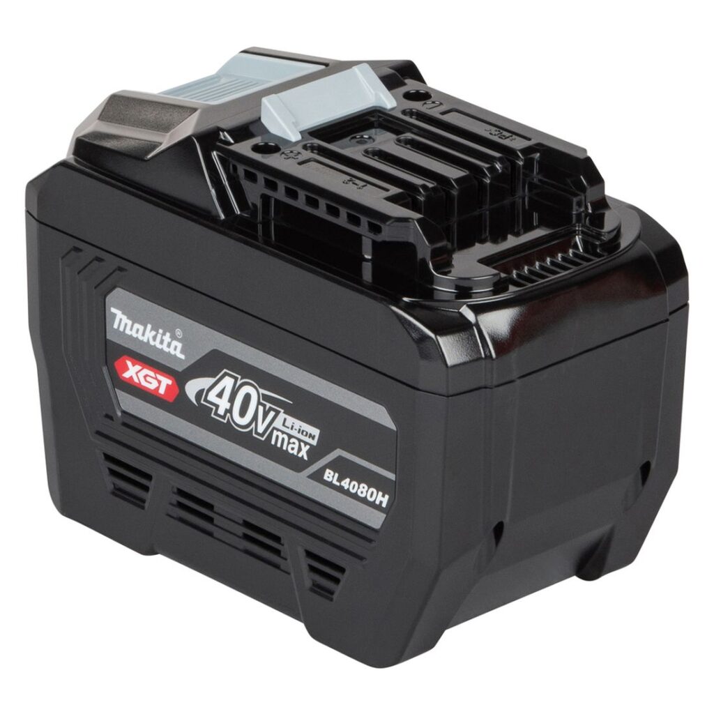 MAKITA Akku 8,0Ah XGT ® BL4080H. Kuvassa akku vasemmalta takayläviistosta.