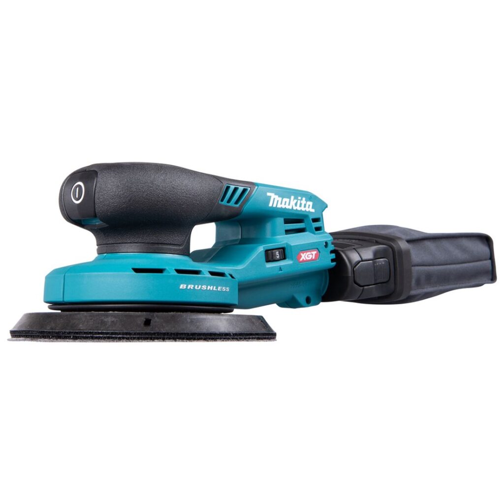 MAKITA Epäkeskohiomakone XGT ® BO004CG. Kuvassa epäkeskohiomakone oikealta etuviistosta.