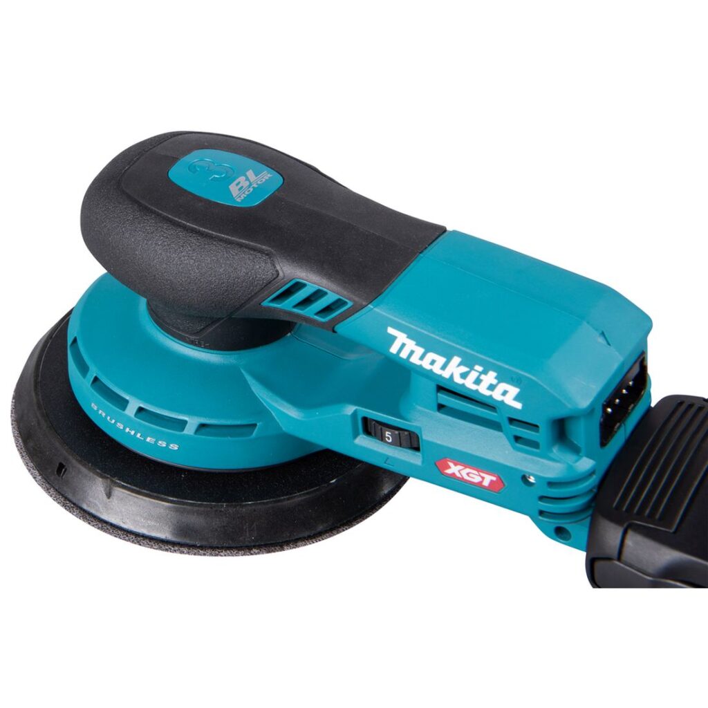 MAKITA Epäkeskohiomakone XGT ® BO004CG. Lähikuvassa epäkeskohiomakone nopeudensäädin takayläviistosta.