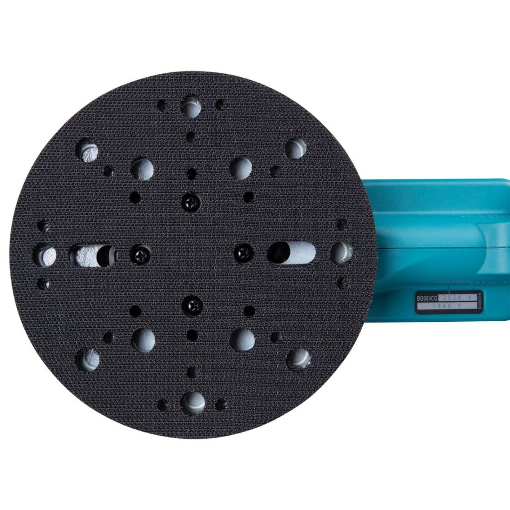 MAKITA Epäkeskohiomakone XGT ® BO004CG. Lähikuvassa epäkeskohiomakone hioma-alusta.