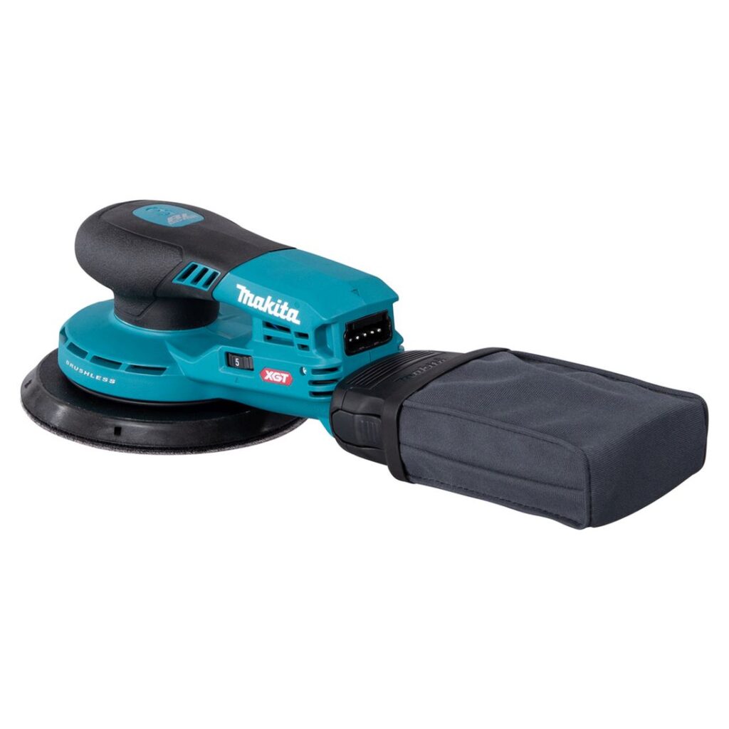 MAKITA Epäkeskohiomakone XGT ® BO004CG. Kuvassa epäkeskohiomakone vasemmalta takayläviistosta.