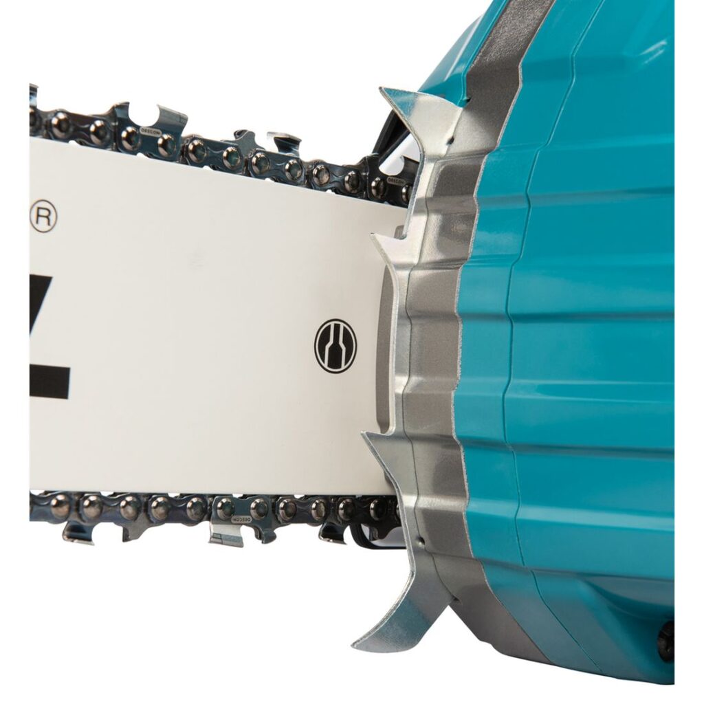 MAKITA Ketjusaha XGT ® UC030G. Lähikuvassa ketjusahan piikit.
