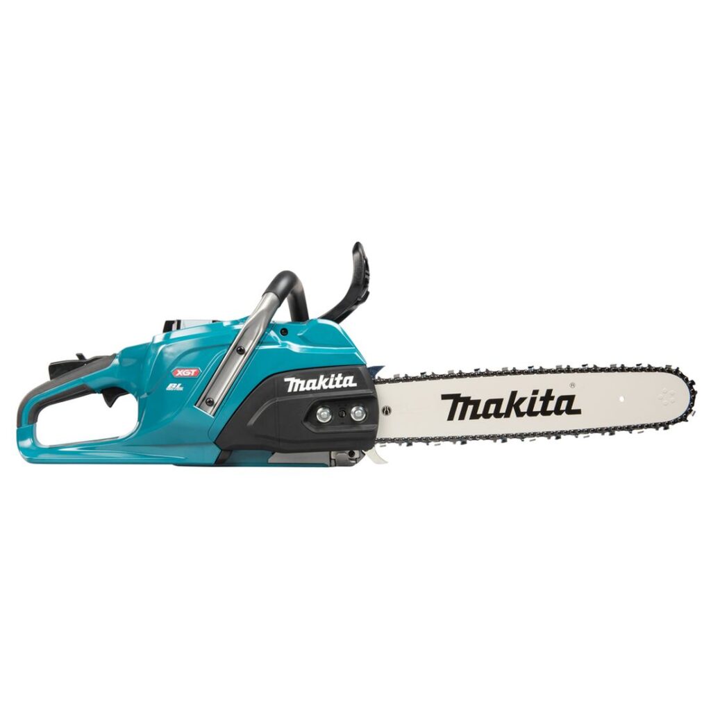 MAKITA Ketjusaha XGT ® UC030G. Kuvassa ketjusaha oikealta sivustapäin.