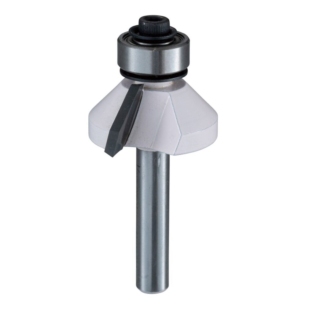 MAKITA VIISTEJYRSIN 45°. Kuvassa viistejyrsin edestäpäin yläviistosta.