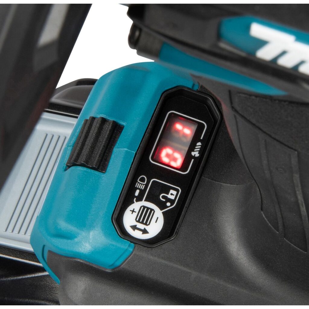 MAKITA Porakone XGT ® DF003GZ. Lähikuvassa porakoneen akun varauksen ilmaisin.